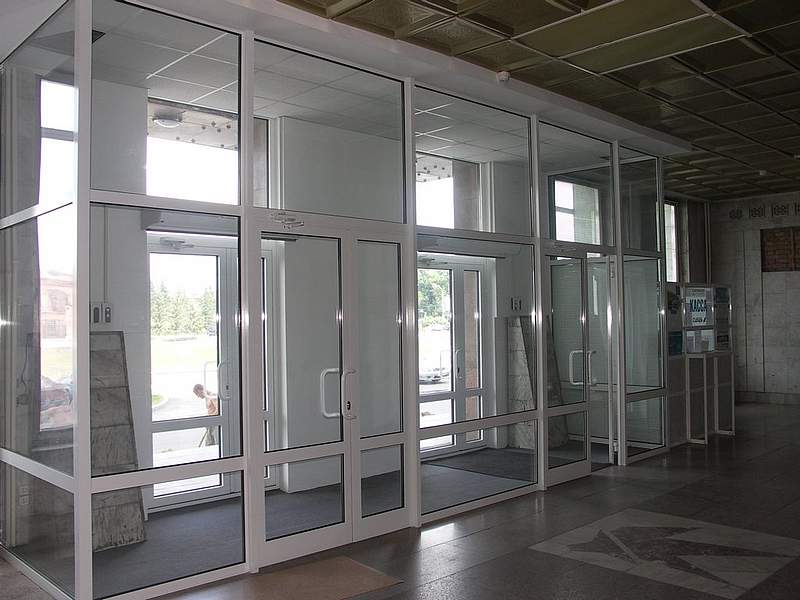Тамбурная алюминиевая дверь GFTD840 Тамбурная алюминиевая дверь GFTD840